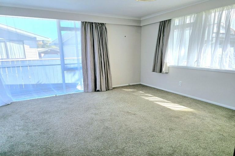 Photo of property in 5 Holyoake Crescent, Avalon, Lower Hutt, 5011