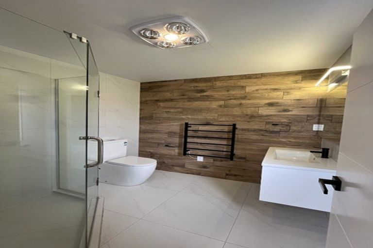 Photo of property in 2 Crompton Place, Orewa, 0931