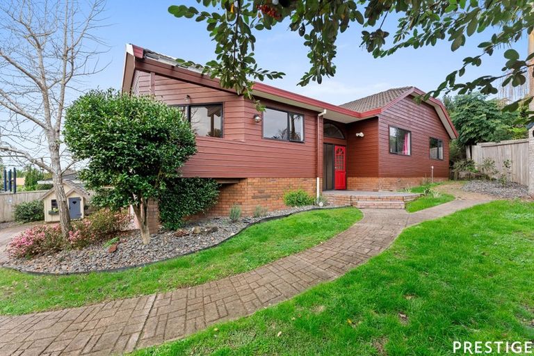 Photo of property in 10 Ballini Rise, West Harbour, Auckland, 0618