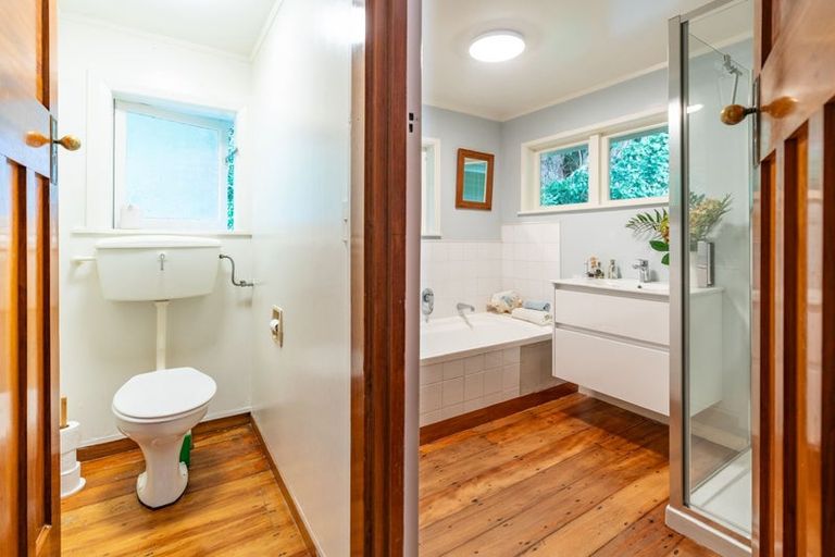 Photo of property in 46 Fortification Road, Karaka Bays, Wellington, 6022