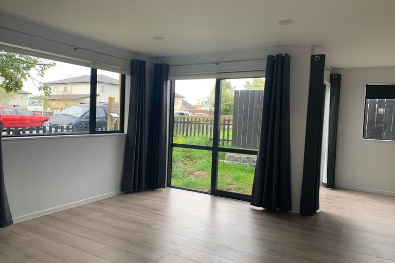 Photo of property in 10a Kelkirk Street, Kelston, Auckland, 0602