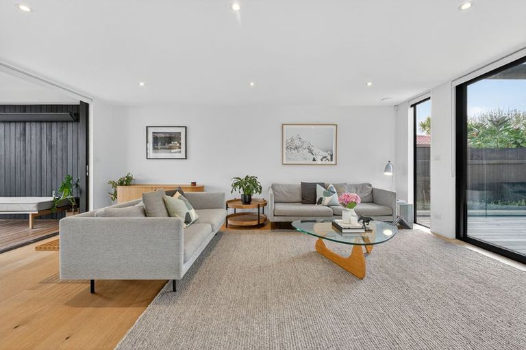 Photo of property in 1/517 Beach Road, Murrays Bay, Auckland, 0630