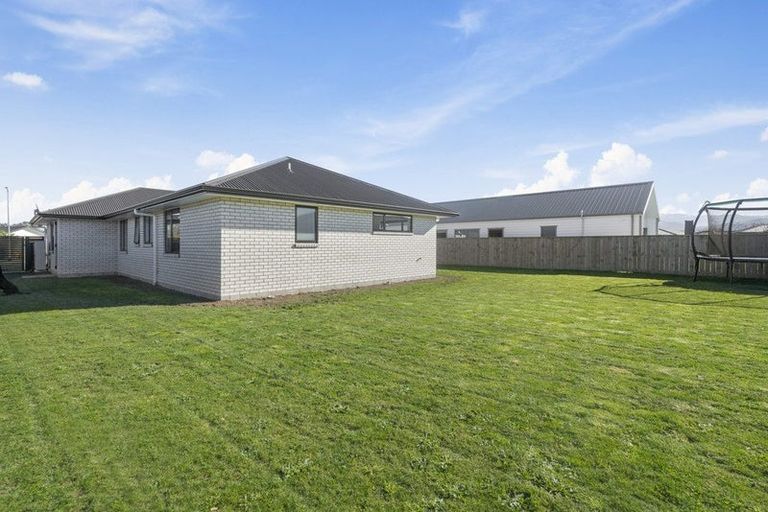 Photo of property in 16 Austin Reid Avenue, Carterton, 5713