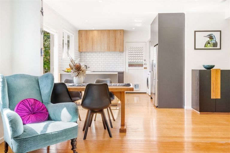 Photo of property in 1/10 Neil Avenue, Te Atatu Peninsula, Auckland, 0610