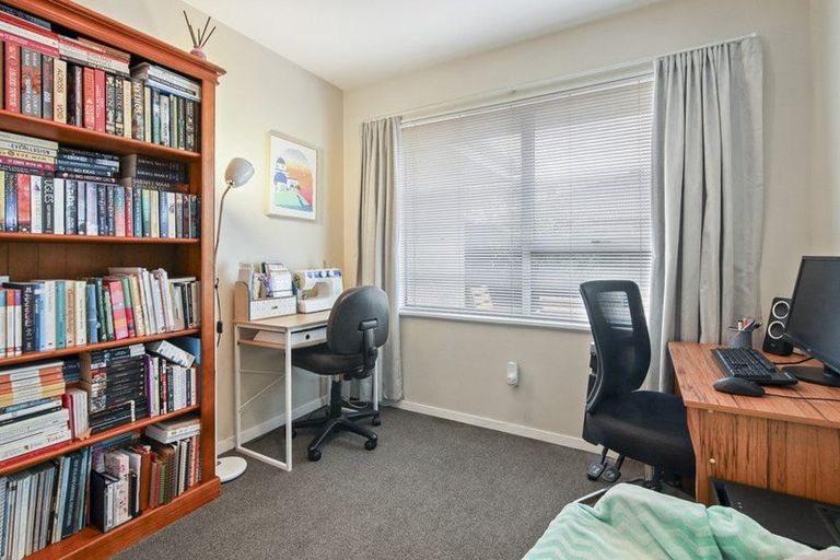 Photo of property in 2/500 Harewood Road, Harewood, Christchurch, 8051