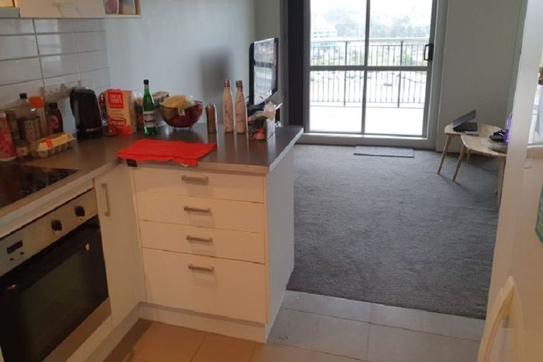 Photo of property in 11d/60 Masons Road, Oteha, Auckland, 0632