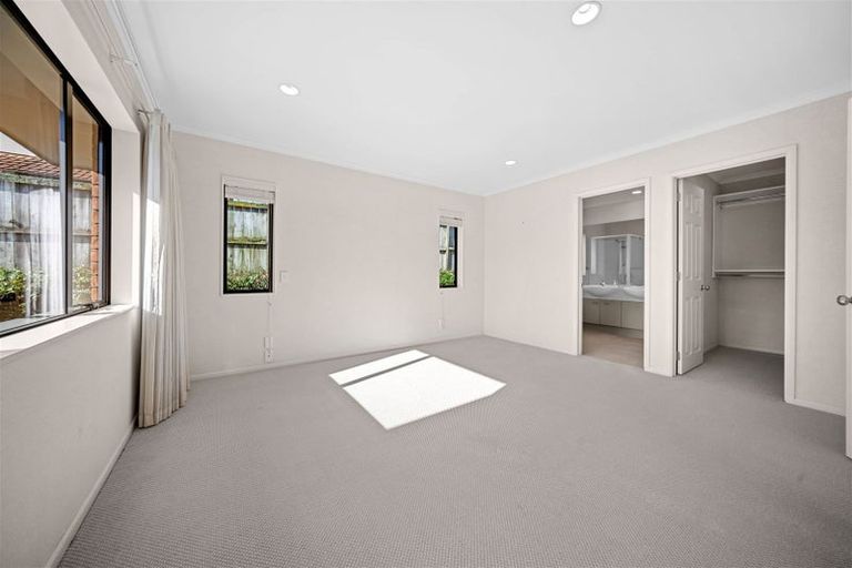 Photo of property in 8 Pennygale Close, Flat Bush, Auckland, 2016