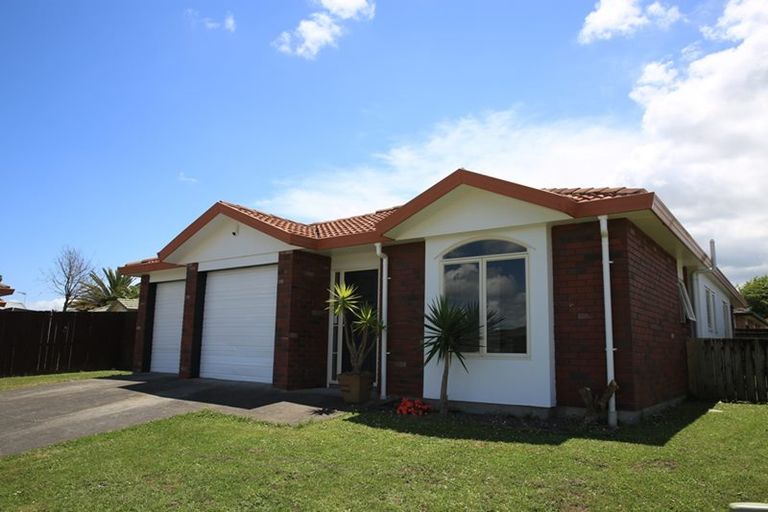 Photo of property in 24 Liddesdale Place, Papakura, 2110