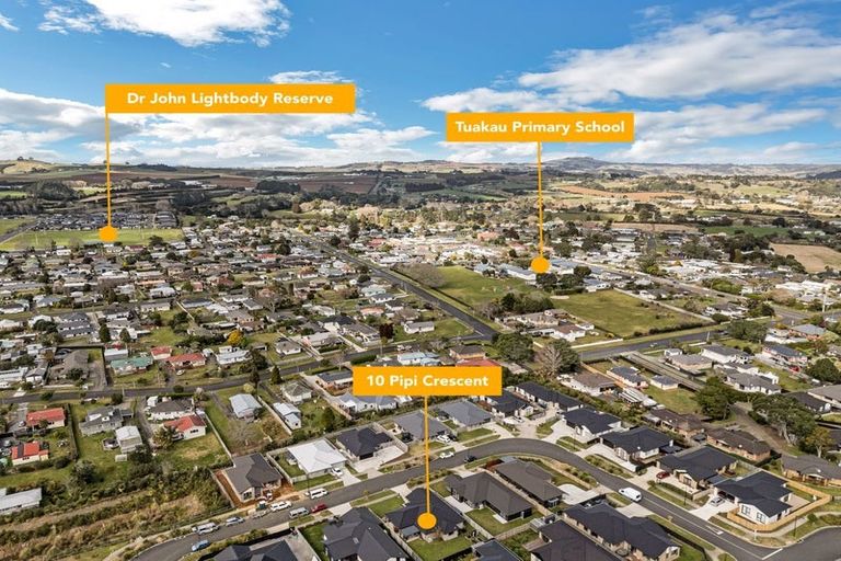 Photo of property in 10 Pipi Crescent, Tuakau, 2121
