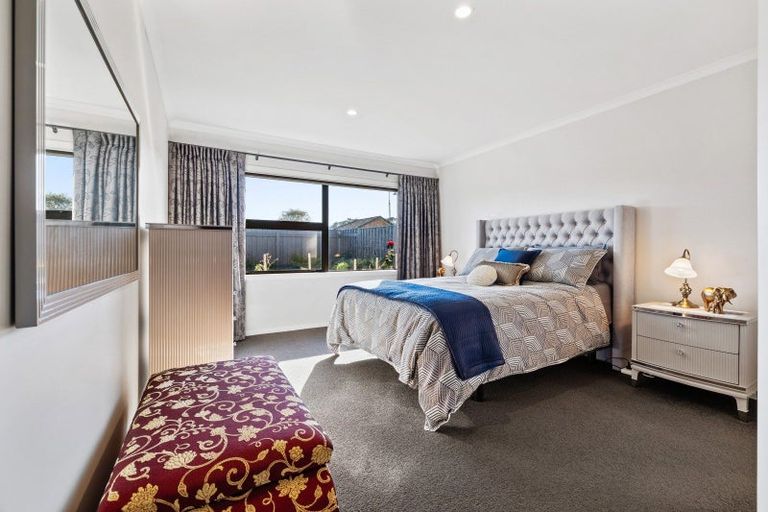 Photo of property in 25 Chestnut Close, Kelvin Grove, Palmerston North, 4414