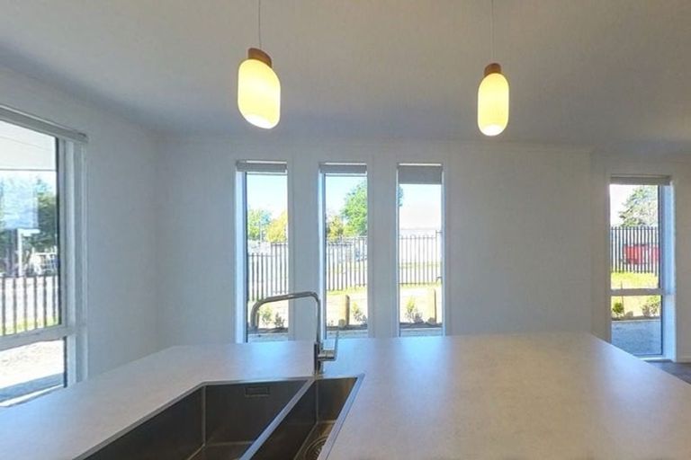 Photo of property in 2 Hauhake Lane, Omokoroa, 3114