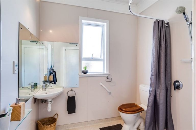 Photo of property in 20 Petane Road, Bay View, Napier, 4104