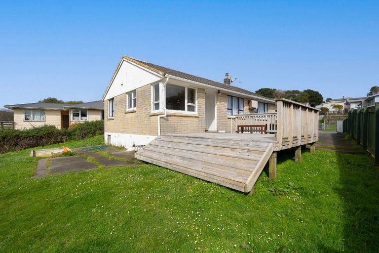 Photo of property in 3 Beauzami Crescent, Ascot Park, Porirua, 5024