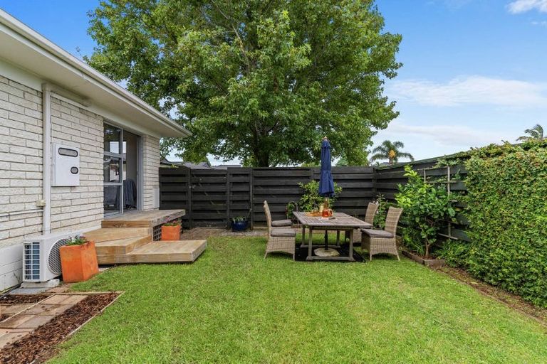 Photo of property in 1/9 Bungalore Place, Half Moon Bay, Auckland, 2012