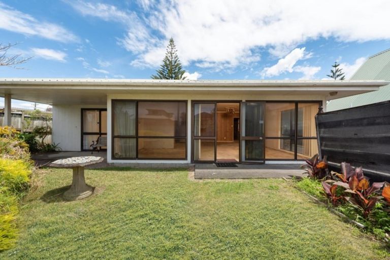 Photo of property in 66 Karewa Parade, Papamoa Beach, Papamoa, 3118