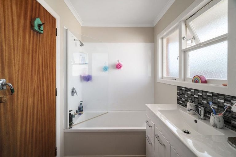 Photo of property in 14 Pedlar Street, Mangakakahi, Rotorua, 3015