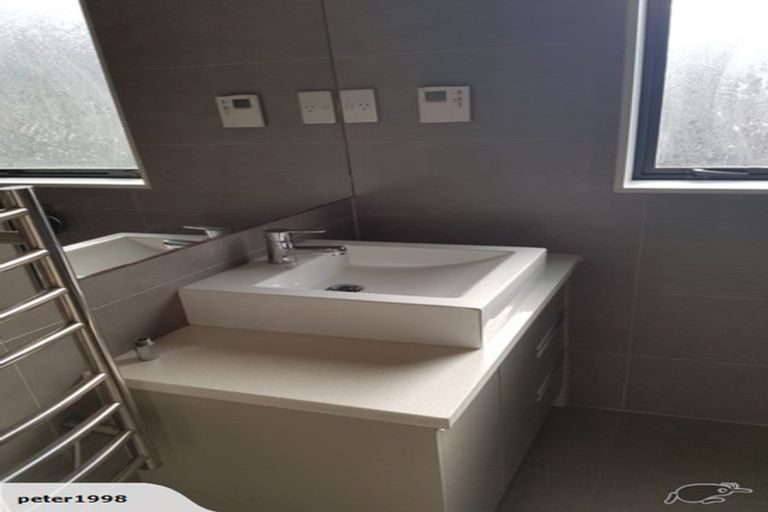 Photo of property in 60 Travis View Drive, Fairview Heights, Auckland, 0632