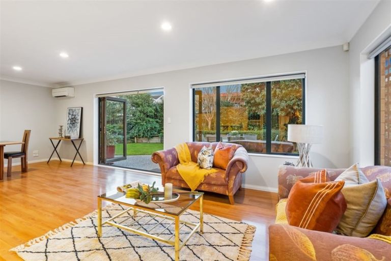 Photo of property in 15 Sandalwood Place, Somerville, Auckland, 2014