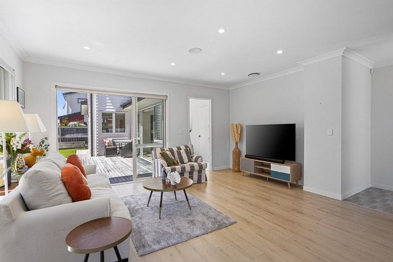 Photo of property in 11 Toanui Road, Hobsonville, Auckland, 0616