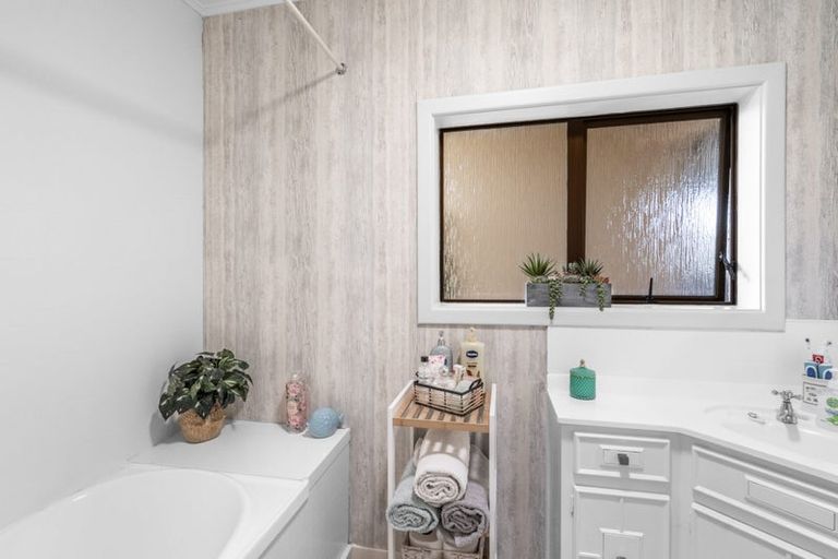 Photo of property in 77 Regent Street, Newfield, Invercargill, 9812