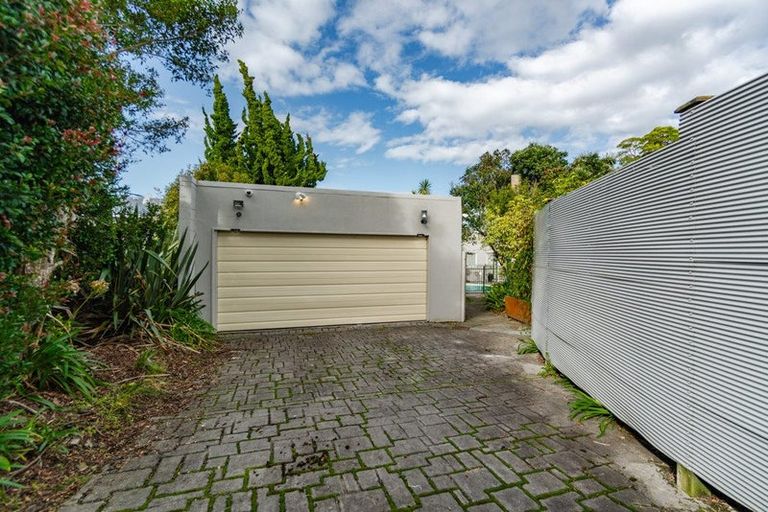 Photo of property in 14a Hinekohu Street, New Lynn, Auckland, 0600