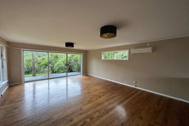 Photo of property in 2/5 Wilmshurst Place, Tawa, Wellington, 5028