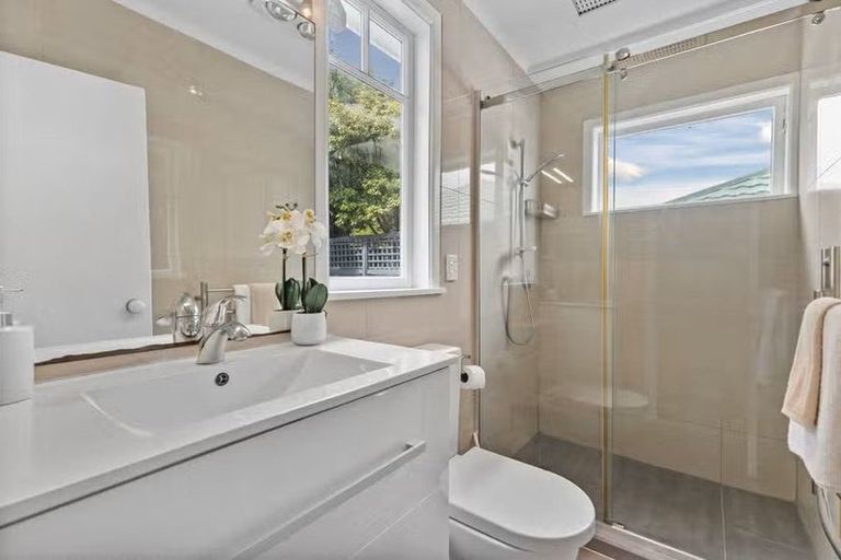 Photo of property in 11 Craigbank Avenue, New Lynn, Auckland, 0600