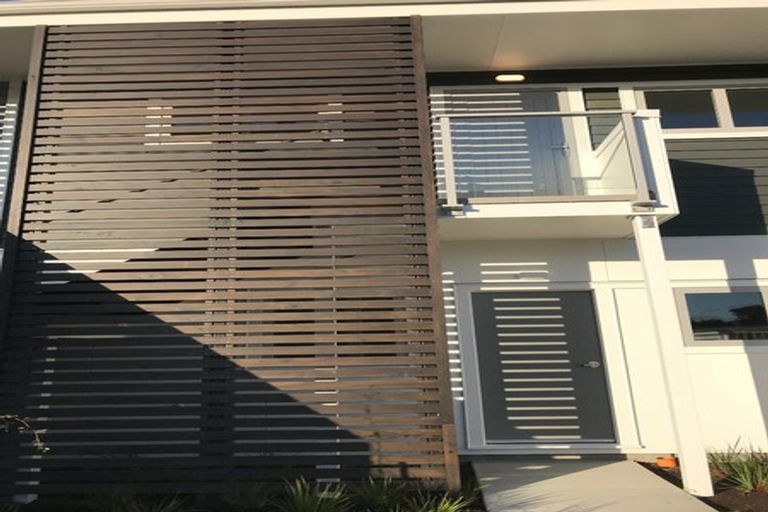 Photo of property in 3/14 Atkinson Street, Newlands, Wellington, 6037