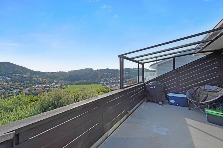 Photo of property in 16a Parklands Drive, Karori, Wellington, 6012