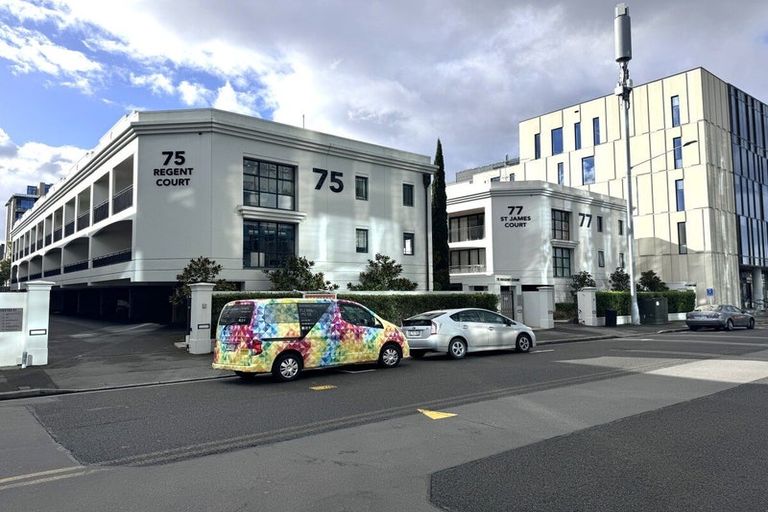 Photo of property in Regent Courts, 2/75 Gloucester Street, Christchurch Central, Christchurch, 8013