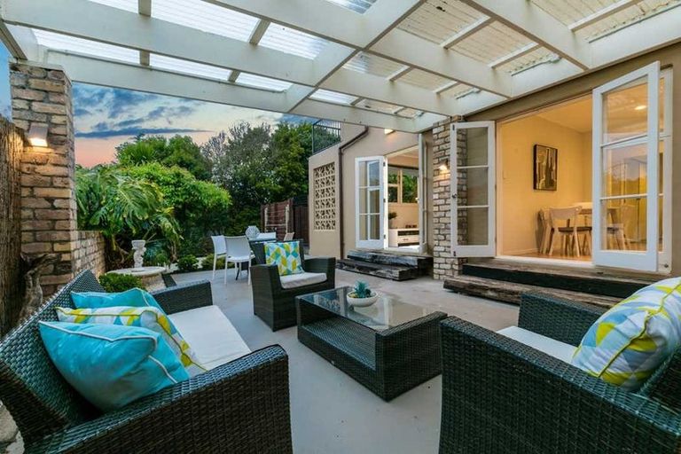 Photo of property in 456 Beach Road, Murrays Bay, Auckland, 0630