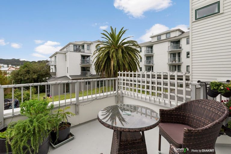 Photo of property in Palm Grove Apartments, 16/13b Palm Grove, Berhampore, Wellington, 6023
