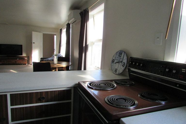 Photo of property in 2 Hawkhurst Road, Lyttelton, 8082