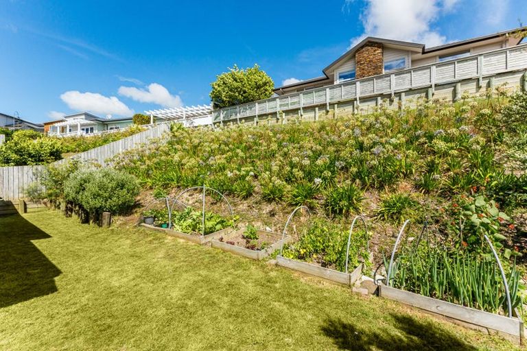Photo of property in 14 Canary Way, Whitby, Porirua, 5024