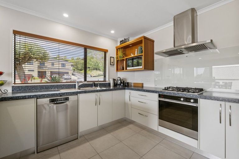 Photo of property in 203 Heta Road, Merrilands, New Plymouth, 4312