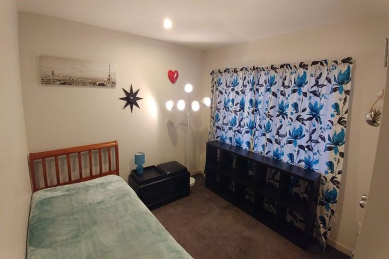 Photo of property in 630a East Coast Road, Pinehill, Auckland, 0630