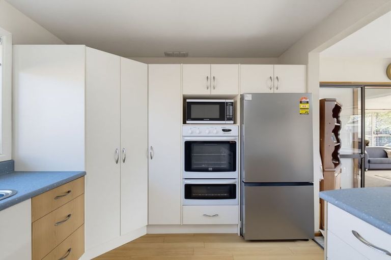 Photo of property in 332 Memorial Avenue, Burnside, Christchurch, 8053