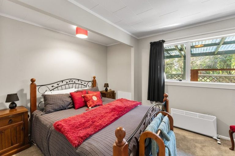 Photo of property in 28 Kakariki Grove, Waikanae, 5036