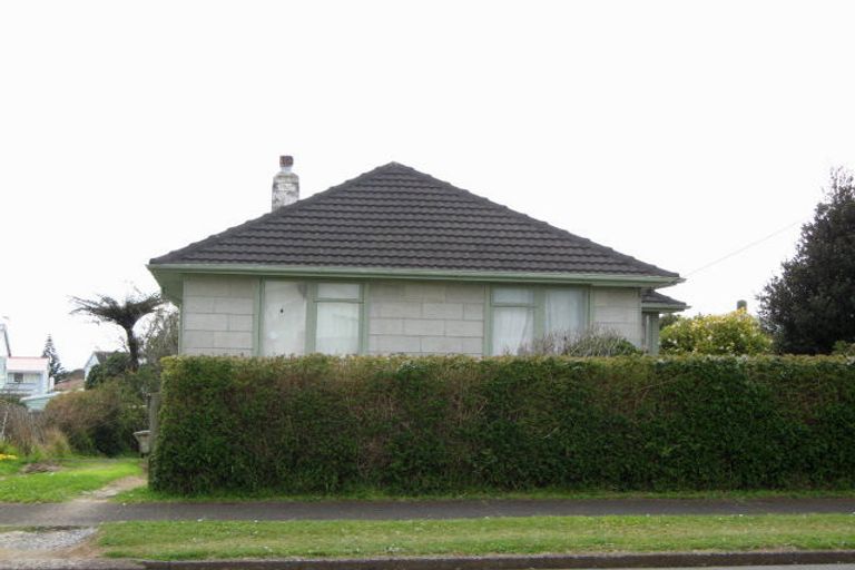 Photo of property in 9 Banks Street, Marfell, New Plymouth, 4310