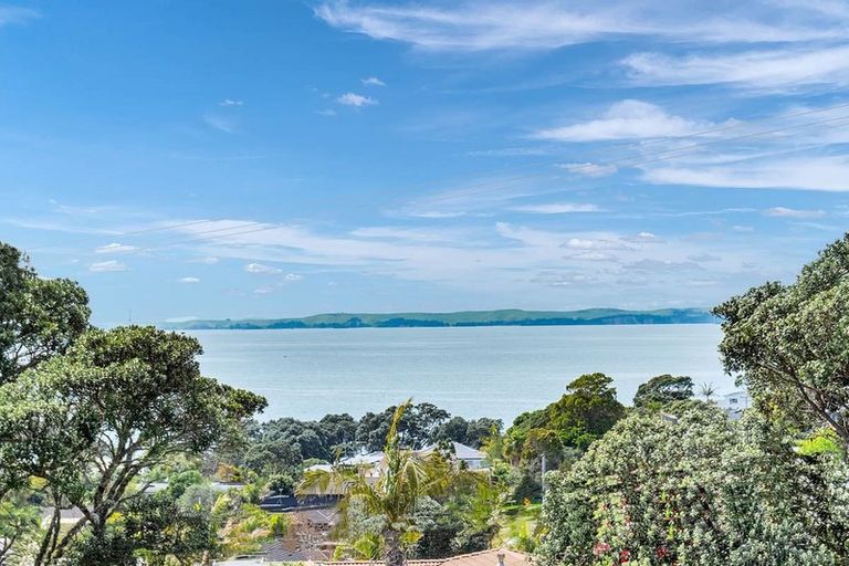 Photo of property in 1/27 Aotearoa Terrace, Murrays Bay, Auckland, 0630