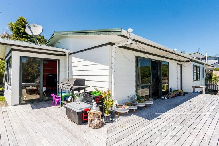 Photo of property in 31b Avonleigh Road, Green Bay, Auckland, 0604