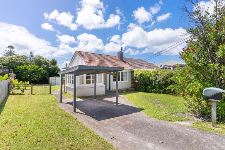 Photo of property in 1 Handley Avenue, Narrow Neck, Auckland, 0624
