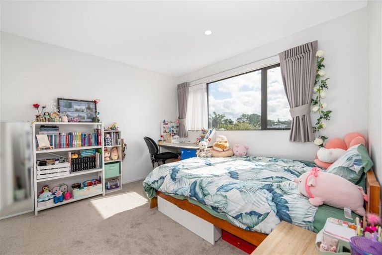 Photo of property in 113b Wharf Road, Te Atatu Peninsula, Auckland, 0610