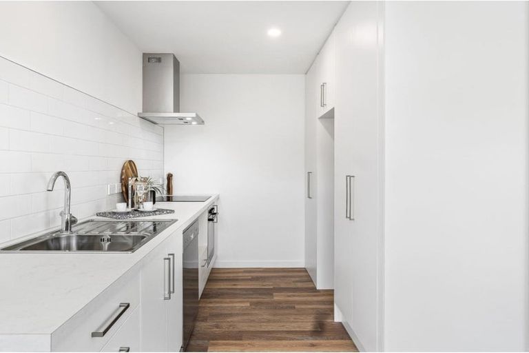 Photo of property in 10 Mcfaddens Road, St Albans, Christchurch, 8052