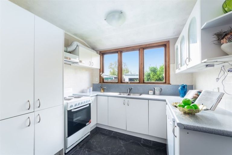 Photo of property in 3 Tamariki Avenue, Kelston, Auckland, 0602