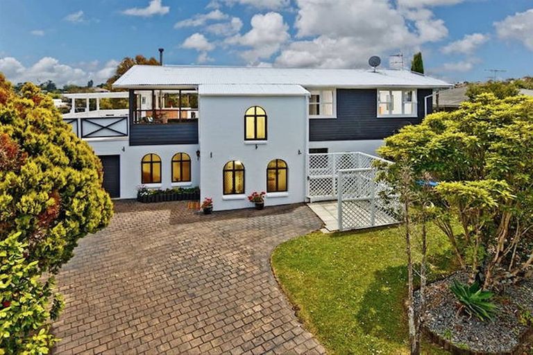 Photo of property in 18 Wylie Avenue, Sunnynook, Auckland, 0620