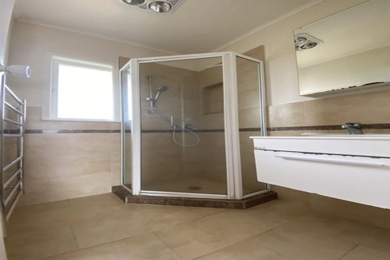 Photo of property in 2/43 Shakespeare Road, Milford, Auckland, 0620