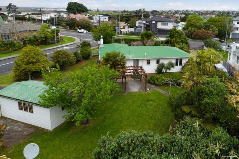 Photo of property in 7 Gloria Avenue, Te Atatu Peninsula, Auckland, 0610