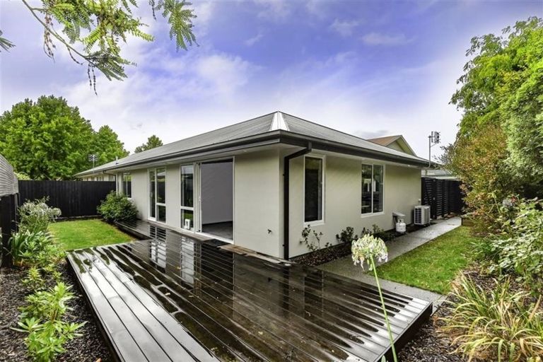 Photo of property in 2/23 Wakelin Place, Redwood, Christchurch, 8051