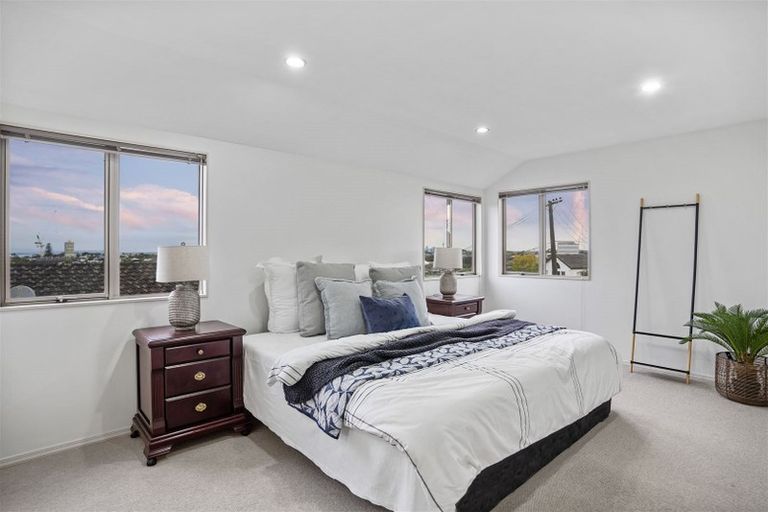 Photo of property in 23 East Coast Road, Milford, Auckland, 0620